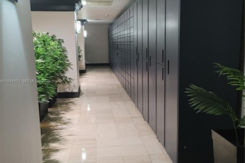 Condo in Miami, Florida, 1 bedroom № 1989618 - photo 21