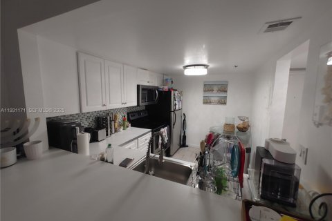 Condo in Miami, Florida, 1 bedroom № 1989618 - photo 28