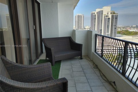 Condo in Miami, Florida, 1 bedroom № 1989618 - photo 3