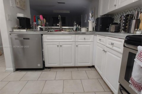 Condo in Miami, Florida, 1 bedroom № 1989618 - photo 29