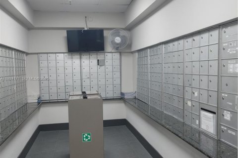 Condo in Miami, Florida, 1 bedroom № 1989618 - photo 15