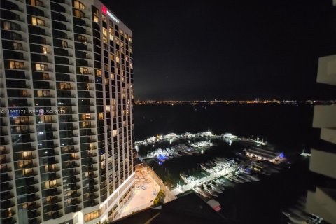 Condo in Miami, Florida, 1 bedroom № 1989618 - photo 7