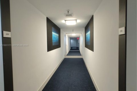 Condo in Miami, Florida, 1 bedroom № 1989618 - photo 24
