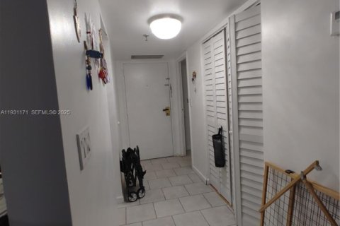 Condo in Miami, Florida, 1 bedroom № 1989618 - photo 30