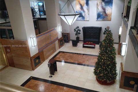 Condo in Miami, Florida, 1 bedroom № 1989618 - photo 13