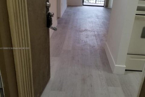 Снять в аренду кондоминиум в Майами, Флорида 1 спальня, 71.81м2, № 1949595 - фото 3