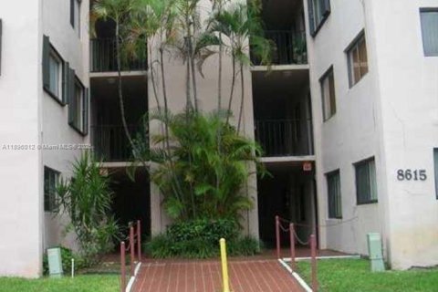 Снять в аренду кондоминиум в Майами, Флорида 1 спальня, 71.81м2, № 1949595 - фото 2