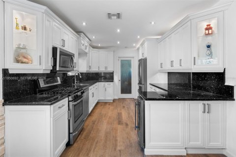 Villa ou maison à vendre à Miami Beach, Floride: 4 chambres, 183.76 m2 № 2007255 - photo 7