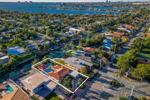 Villa ou maison à Miami Beach, Floride 4 chambres, 183.76 m2 № 2007255