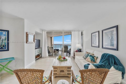 Condominio en venta en Miami Beach, Florida, 2 dormitorios, 110.55 m2 № 1937563 - foto 18