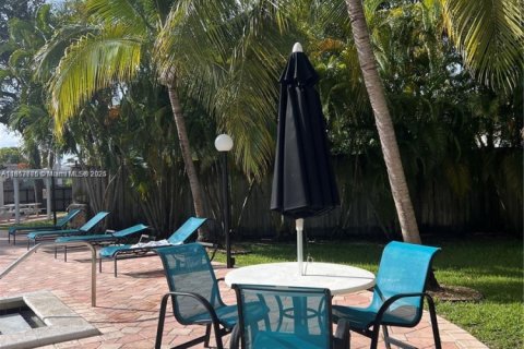 Снять в аренду кондоминиум в Майами, Флорида 2 спальни, 77.2м2, № 1891710 - фото 20