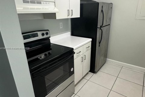 Снять в аренду кондоминиум в Майами, Флорида 2 спальни, 77.2м2, № 1891710 - фото 7