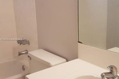 Снять в аренду кондоминиум в Майами, Флорида 2 спальни, 77.2м2, № 1891710 - фото 14