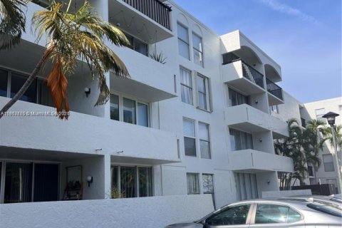 Снять в аренду кондоминиум в Майами, Флорида 2 спальни, 77.2м2, № 1891710 - фото 4