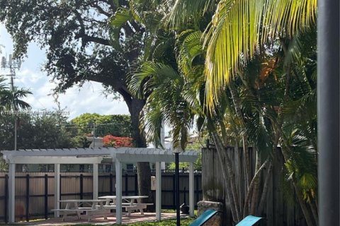 Снять в аренду кондоминиум в Майами, Флорида 2 спальни, 77.2м2, № 1891710 - фото 18