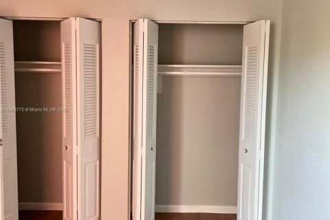 Снять в аренду кондоминиум в Майами, Флорида 2 спальни, 77.2м2, № 1891710 - фото 10