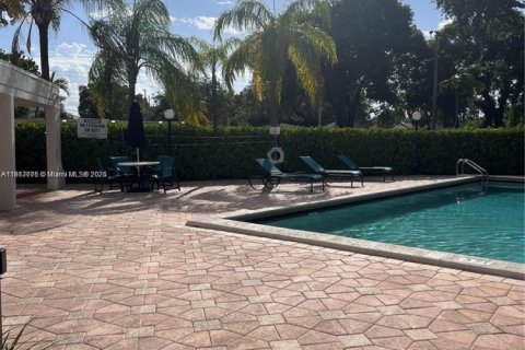 Снять в аренду кондоминиум в Майами, Флорида 2 спальни, 77.2м2, № 1891710 - фото 19