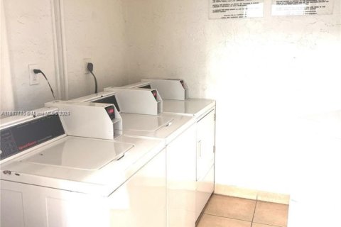 Снять в аренду кондоминиум в Майами, Флорида 2 спальни, 77.2м2, № 1891710 - фото 17