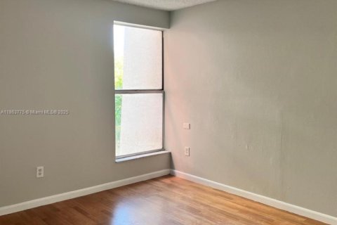 Снять в аренду кондоминиум в Майами, Флорида 2 спальни, 77.2м2, № 1891710 - фото 9