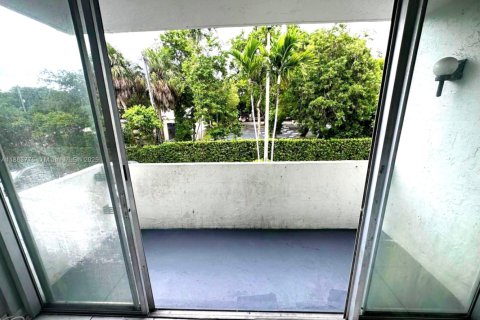 Снять в аренду кондоминиум в Майами, Флорида 2 спальни, 77.2м2, № 1891710 - фото 15