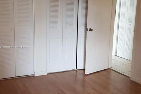 Снять в аренду кондоминиум в Майами, Флорида 2 спальни, 77.2м2, № 1891710 - фото 8