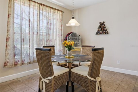House in Orlando, Florida 5 bedrooms, 322.19 sq.m. № 2321516 - photo 15
