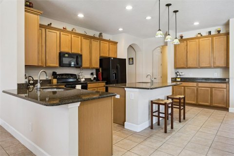 House in Orlando, Florida 5 bedrooms, 322.19 sq.m. № 2321516 - photo 12