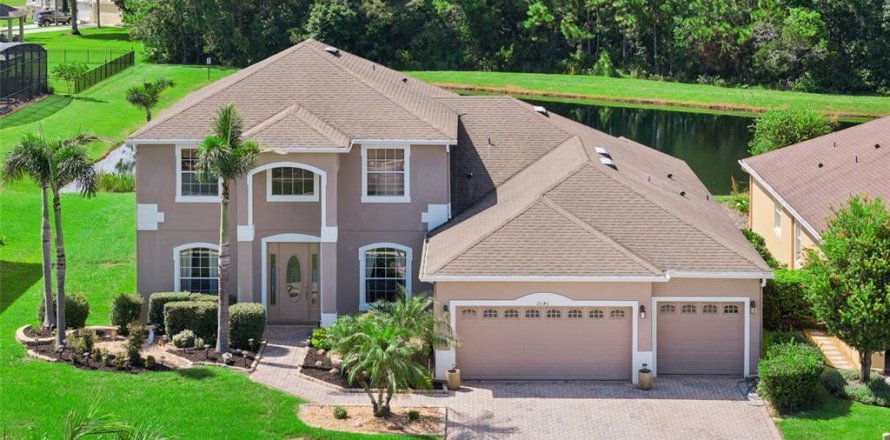 House in Orlando, Florida 5 bedrooms, 322.19 sq.m. № 2321516