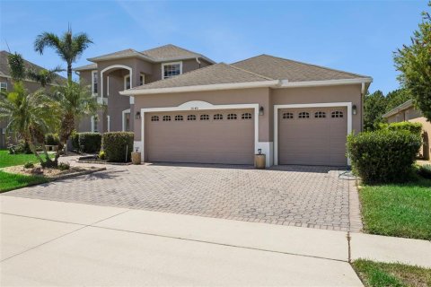 House in Orlando, Florida 5 bedrooms, 322.19 sq.m. № 2321516 - photo 2