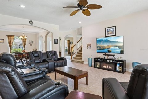 House in Orlando, Florida 5 bedrooms, 322.19 sq.m. № 2321516 - photo 20
