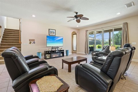 House in Orlando, Florida 5 bedrooms, 322.19 sq.m. № 2321516 - photo 18