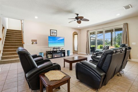House in Orlando, Florida 5 bedrooms, 322.19 sq.m. № 2321516 - photo 19