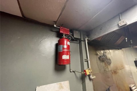 Снять в аренду коммерческую недвижимость в Гейнсвилл, Флорида 252.69м2, № 1742557 - фото 9