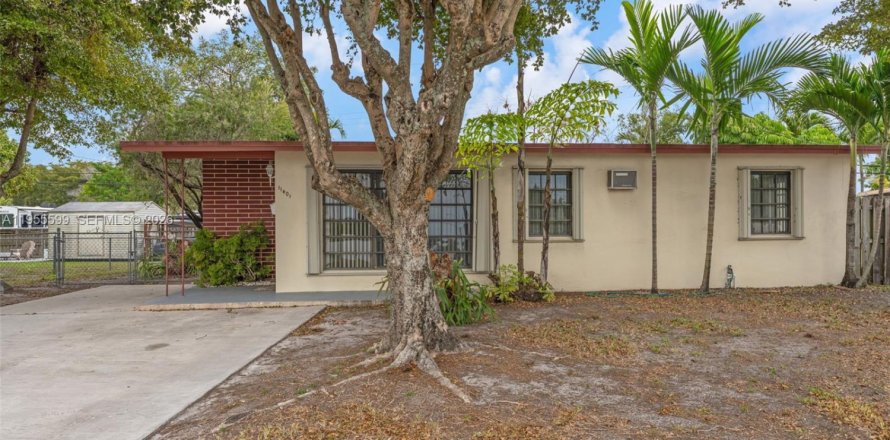 Дом в Майами, Флорида 3 спальни, 113.71м2 № 2010317