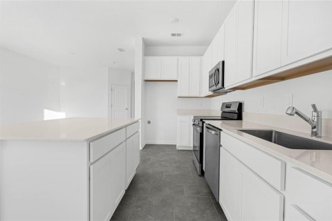 Townhouse in Davenport, Florida 3 bedrooms, 157.93 sq.m. № 2348180 - photo 8