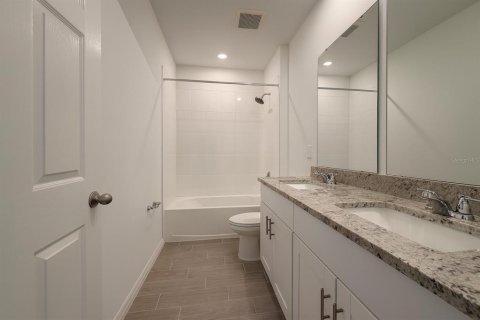 House in Davenport, Florida 4 bedrooms, 185.53 sq.m. № 2198633 - photo 16