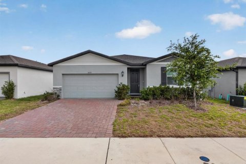 House in Davenport, Florida 4 bedrooms, 185.53 sq.m. № 2198633