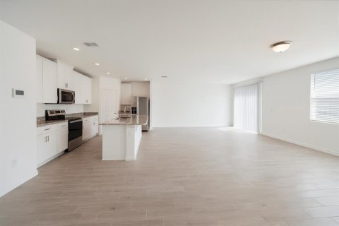 House in Davenport, Florida 4 bedrooms, 185.53 sq.m. № 2198633 - photo 9
