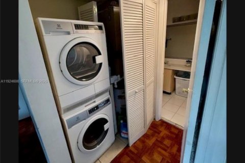 Copropriété à louer à Miami, Floride: 1 chambre, 69.68 m2 № 1982952 - photo 9