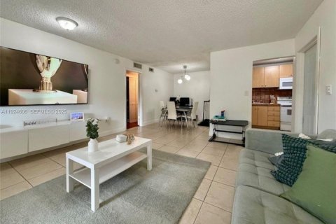 Copropriété à louer à Miami, Floride: 1 chambre, 69.68 m2 № 1982952 - photo 1