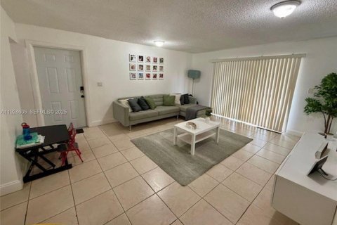 Copropriété à louer à Miami, Floride: 1 chambre, 69.68 m2 № 1982952 - photo 2