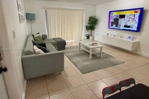 Copropriété à louer à Miami, Floride: 1 chambre, 69.68 m2 № 1982952 - photo 3