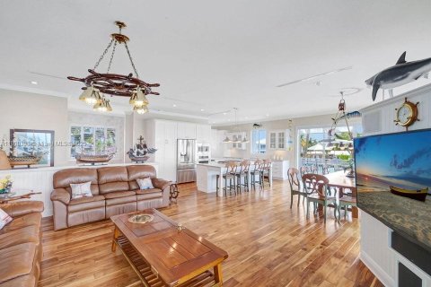 House in Islamorada, Village of Islands, Florida 8 bedrooms, 500.93 sq.m. № 1864591 - photo 18