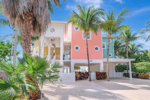 House in Islamorada, Village of Islands, Florida 8 bedrooms, 500.93 sq.m. № 1864591 - photo 8