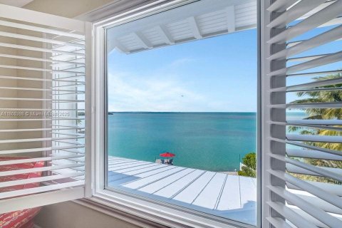 House in Islamorada, Village of Islands, Florida 8 bedrooms, 500.93 sq.m. № 1864591 - photo 27