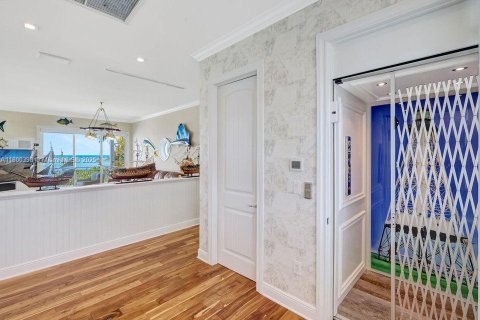 House in Islamorada, Village of Islands, Florida 8 bedrooms, 500.93 sq.m. № 1864591 - photo 20