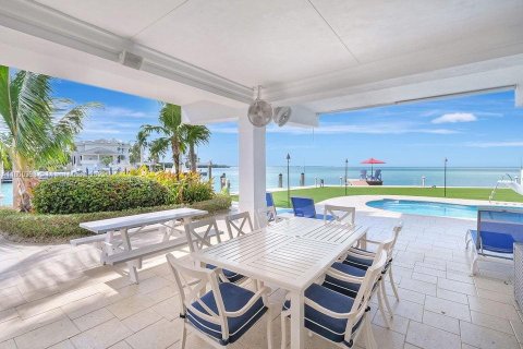 House in Islamorada, Village of Islands, Florida 8 bedrooms, 500.93 sq.m. № 1864591 - photo 12
