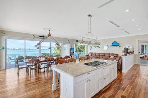 House in Islamorada, Village of Islands, Florida 8 bedrooms, 500.93 sq.m. № 1864591 - photo 15
