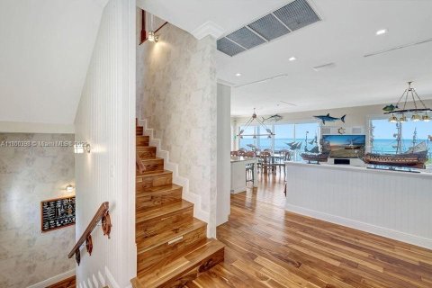House in Islamorada, Village of Islands, Florida 8 bedrooms, 500.93 sq.m. № 1864591 - photo 19