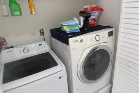 Купить виллу или дом в Майами, Флорида 3 спальни, 127.65м2, № 2052470 - фото 18